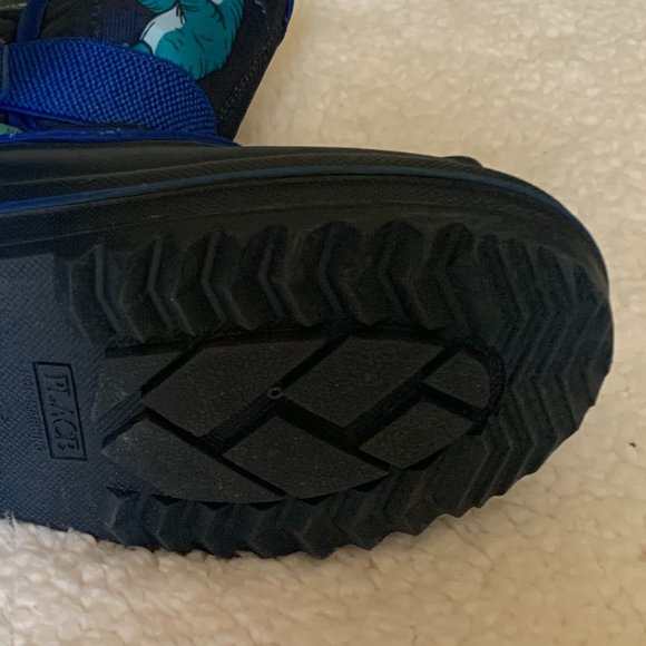 Toddler Boys Dino Snow Boots***Like new, worn once - Picture 5 of 12